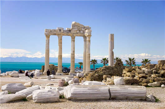 希腊值得吗？希腊旅游业发达，经济回暖